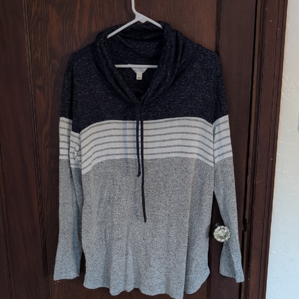 Striped Two-Tone Pullover Hoodie - Navy and Light Gray